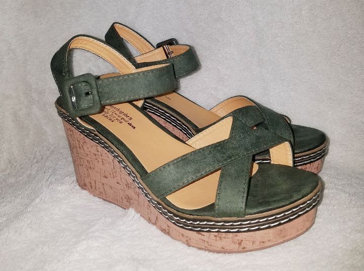 Women's 7.5 Army Green Open Toe Buckle Strap Wedge Sandals