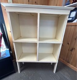 Bookcase With Distressed FinishIn Excellent Condition/Read Descr For Measurements