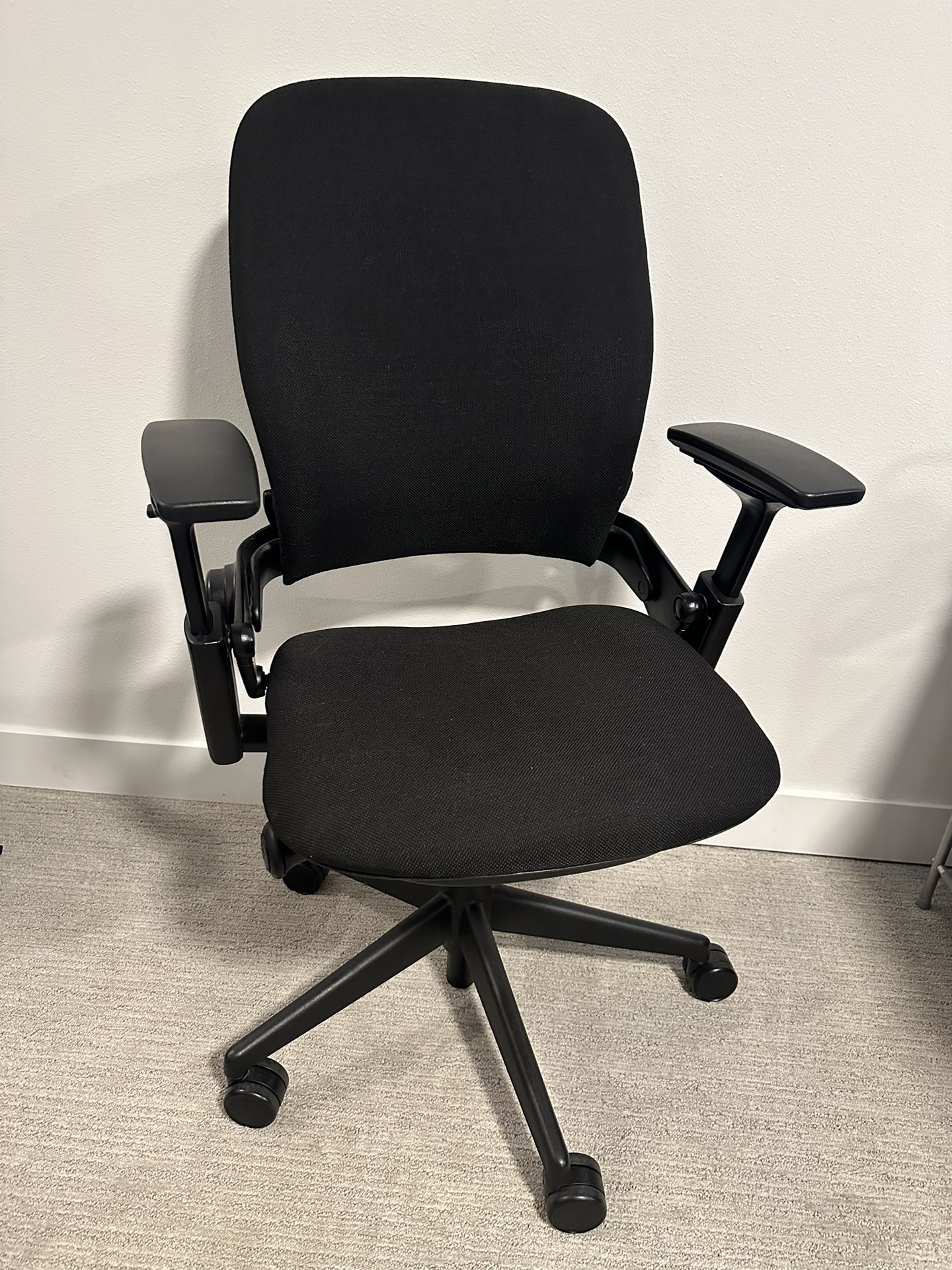 Steelcase Leap Chair - Black - Fabric - Very Comfortable, High Adjustable