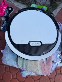 Robot Vacuum Cleaner White