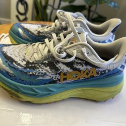 Women’s Hoka Size 8. Great Condition