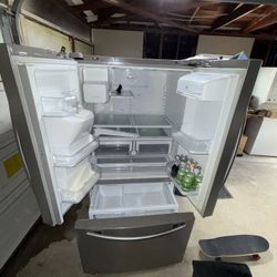 Samsung Refrigerator; Fridge / Freezer 