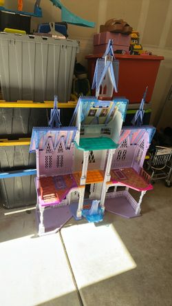 Elsa Barbie house