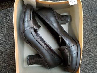 Women's Shoes Size 8.5 Brown Heels New
