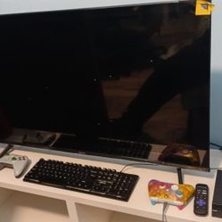 Roku Smart TV 4k Highsense/ Xbox One