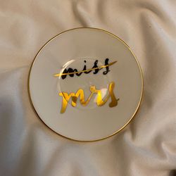 Kate Spade Mrs. Ring Plate