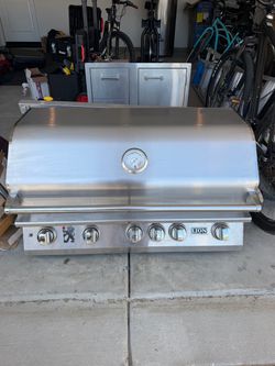 Lion BBQ Grill - 40 in + Accessories
