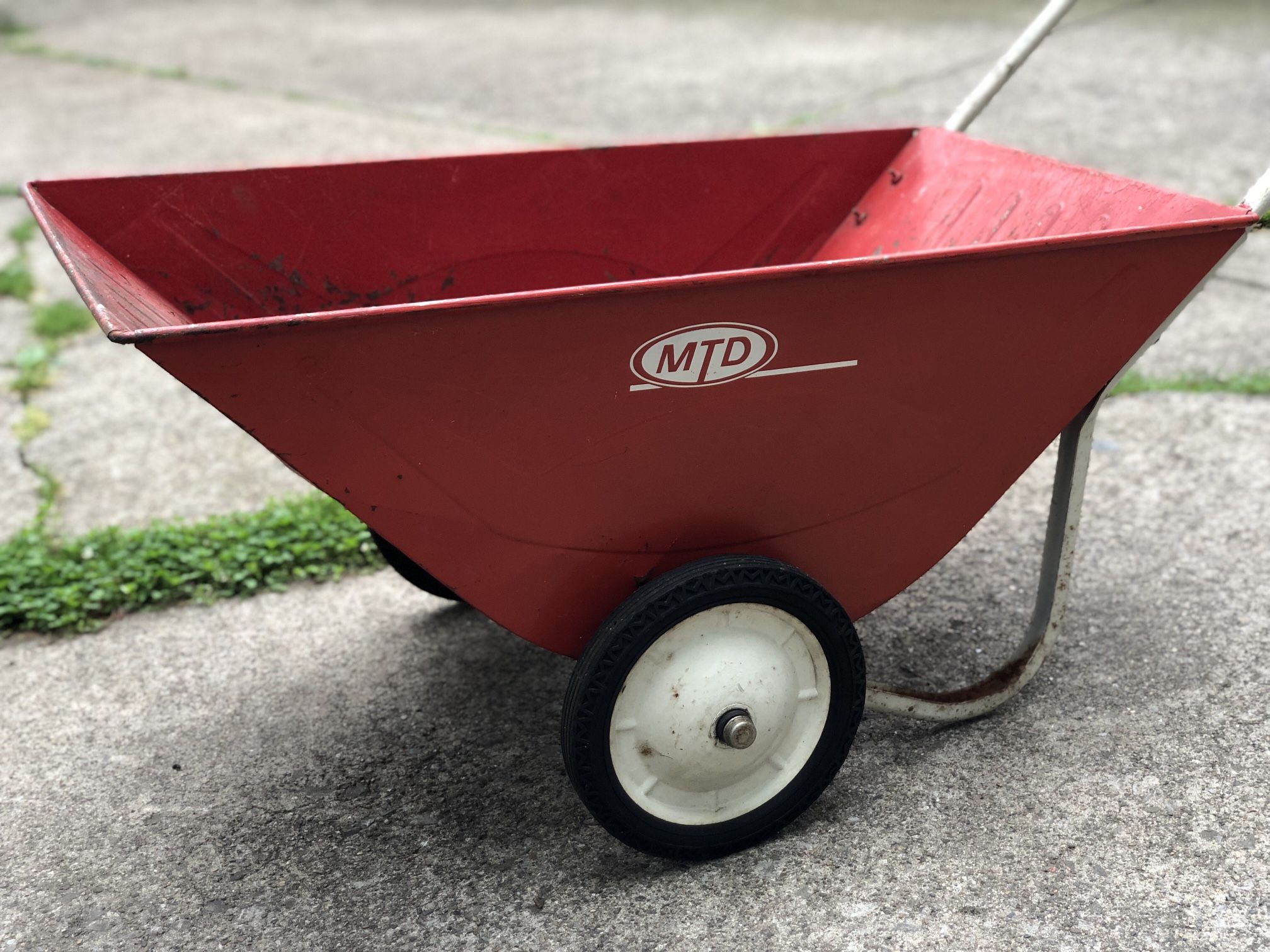 Vintage Metal Cart MTD Lawn Wheel Barrow. Great rustic decor. Fully Functional