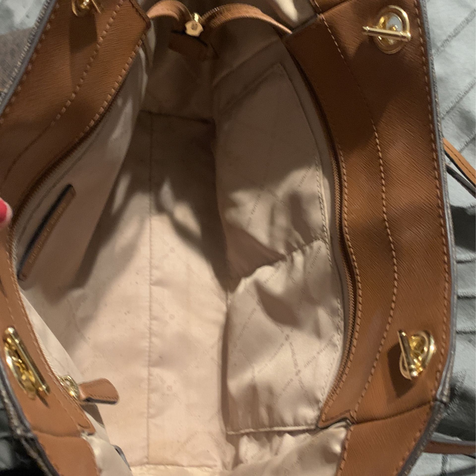 Michael Kors Kenly Tote And Wallet for Sale in Townsend, MA - OfferUp