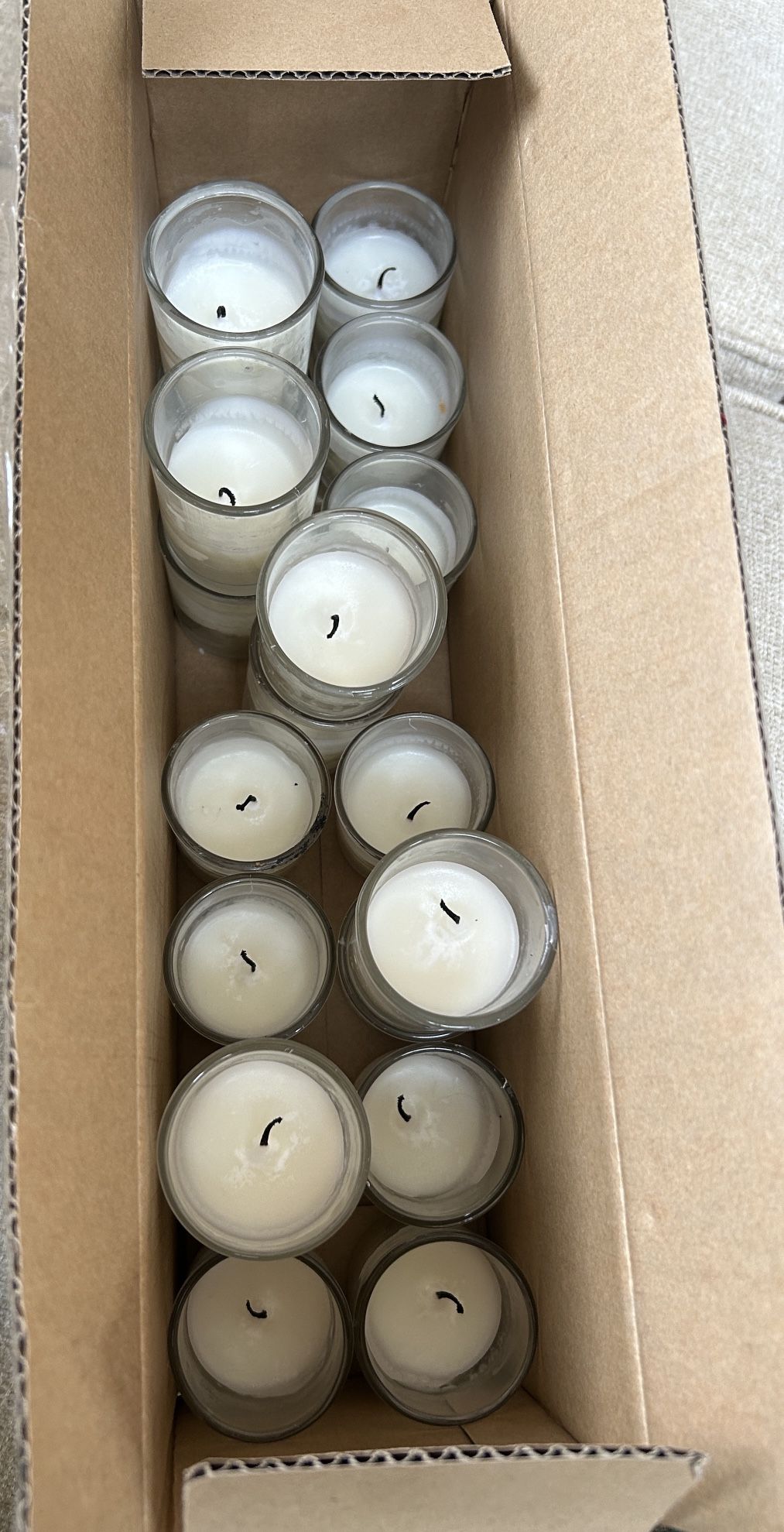 20 Pack Warm White Unscented Clear Glass Filled Votive Candles. Hand Poured Wax Candle Ideal Gifts for Aromatherapy Spa Weddings Birthdays Holidays Pa