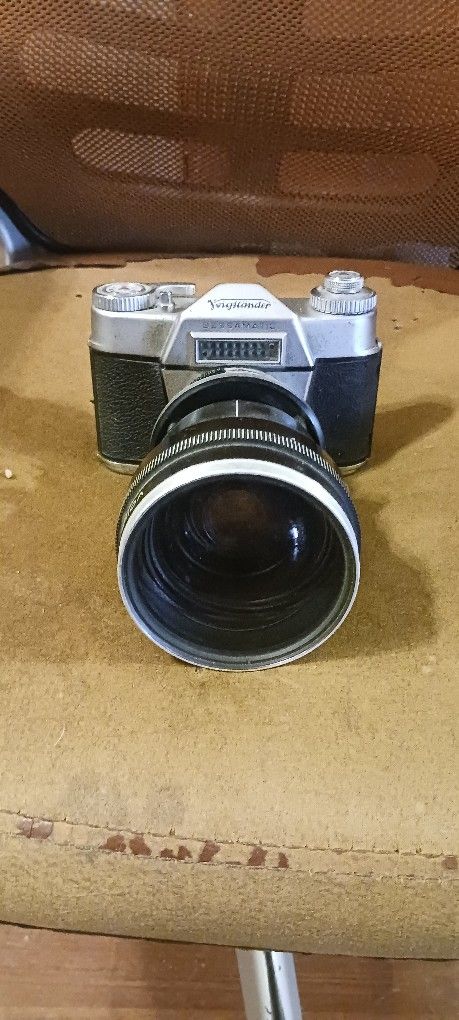 VOIGTLANDER BESSAMATIC CAMERA WITH LENS