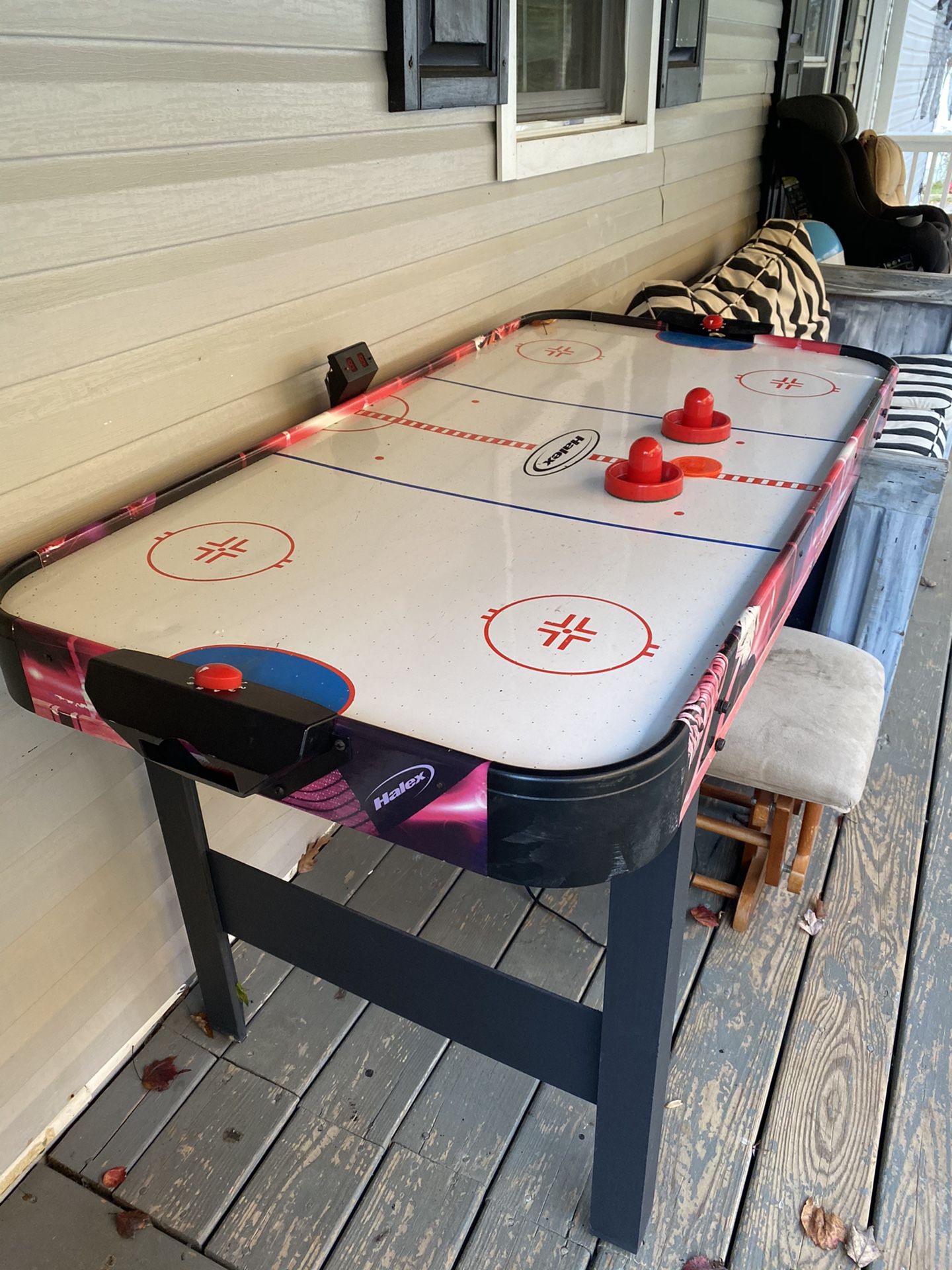 Air Hockey Classic game table