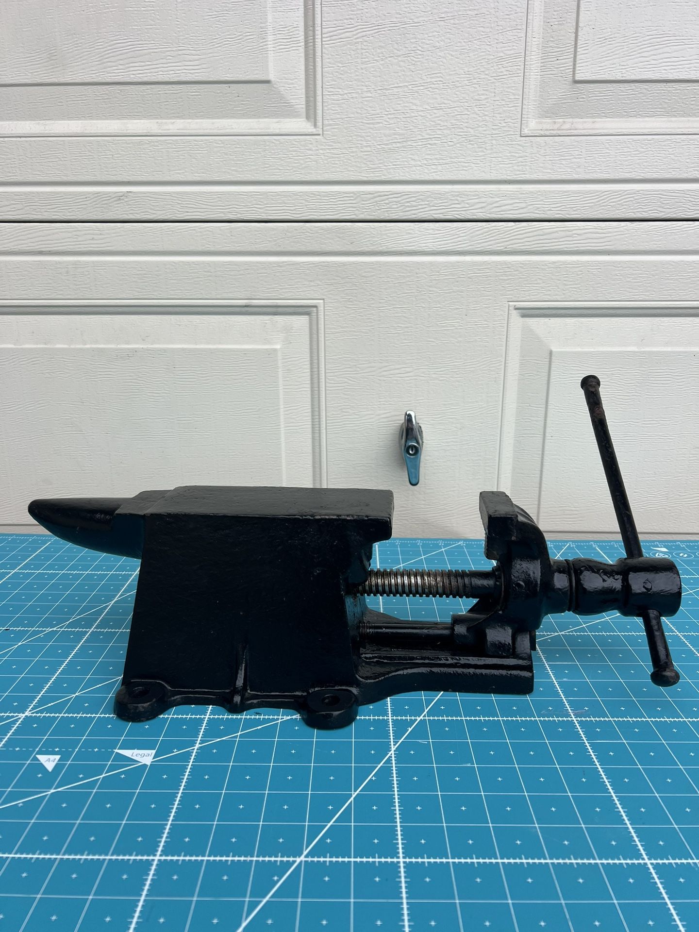 VINTAGE ANVIL AND VISE COMBO
