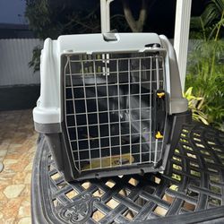 Plastic Dog & Cat Carrier 