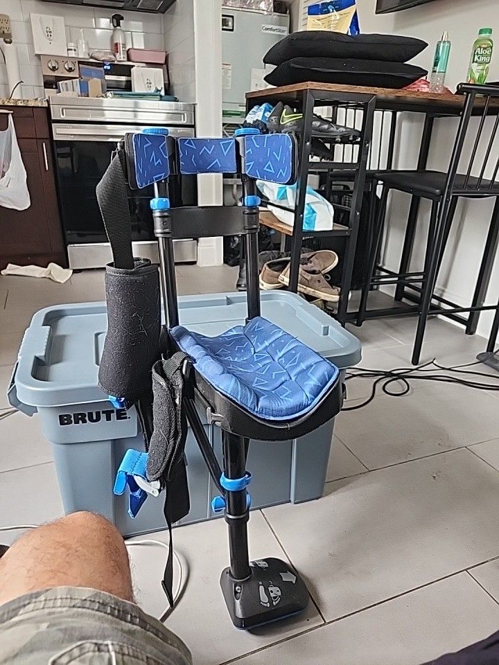 iWALK3.0 Hands Free Crutch - Pain Free Knee Crutch - Alternative to Crutches