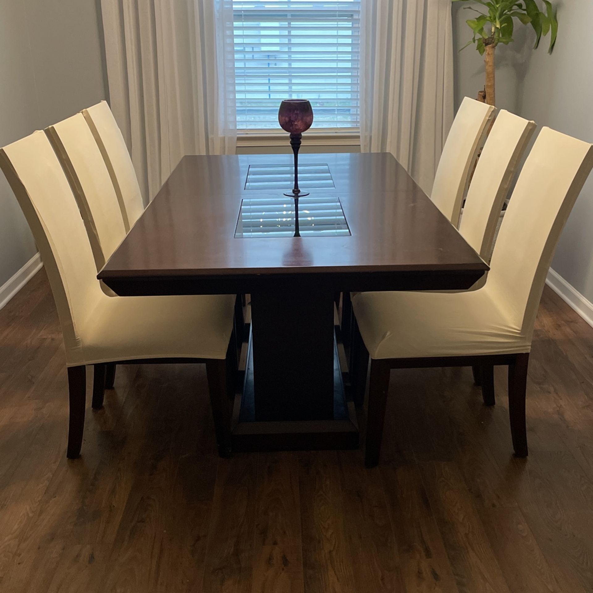 Dinner Table And 6 Chairs