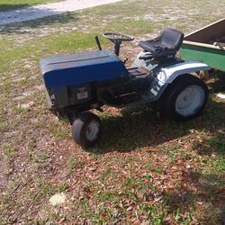 Ford
Lawn tractor