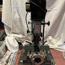 General International 75-050T M1 8” TILTING HEAD HOLLOW CHISEL MORT with 4 chisels.