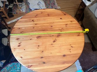 Round Wood Dining Room Table 4 ft diameter/across
