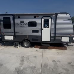 2018 Keystone Travel Trailer 
