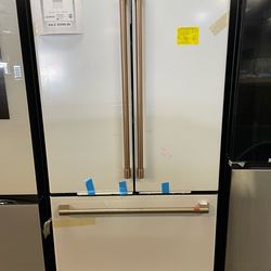 Café French Door Refrigerator With Internal Water Dispenser Read Description (Take It Home In Payments/Llevalo A Casa En Pagos)