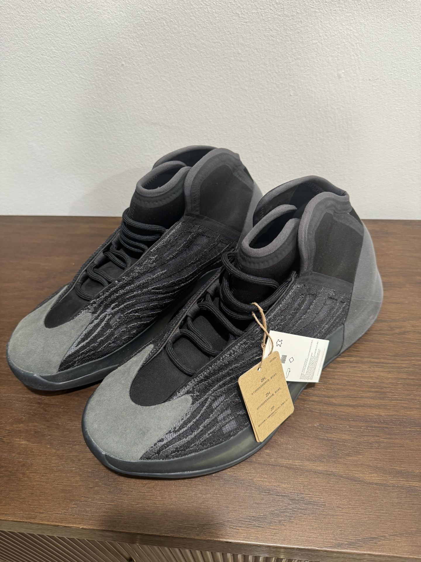 Adidas  Yeezy QNTM