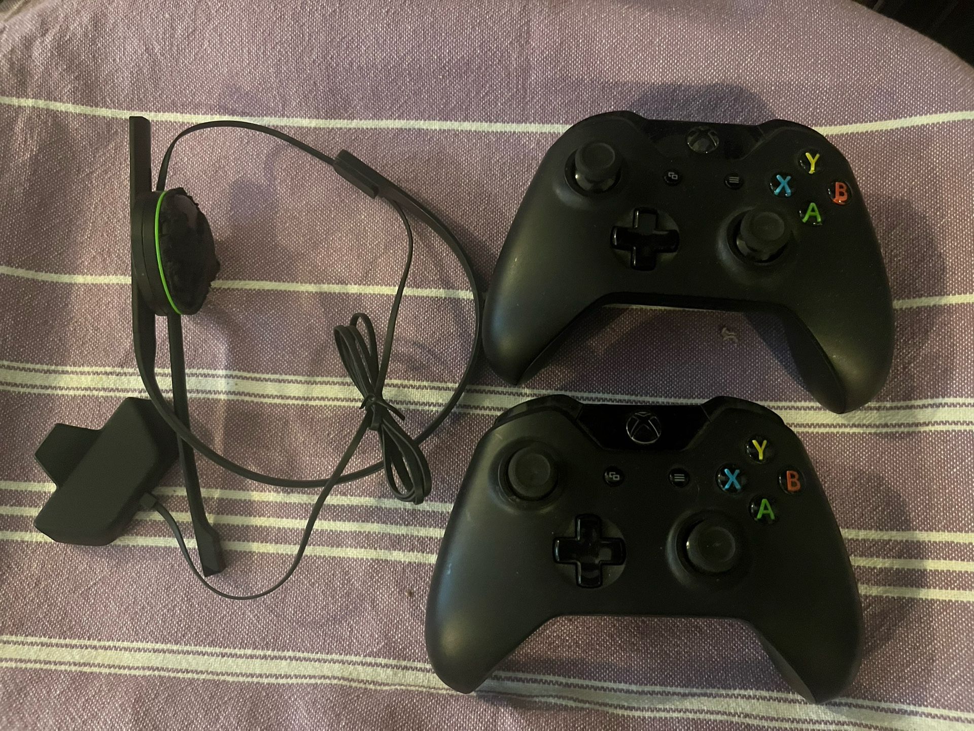 Xbox One Controllers + Headset