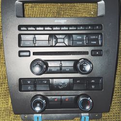 2005- 2014 MUSTANG  Factory Shaker Radio 