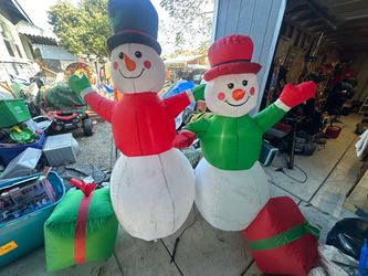 Inflatable snowman’s 6ft tall
