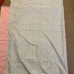 1 twin XL flat sheet (brand new) 2 twin fitted sheets (Used) 3 twin flat sheets (Used) 2 pillow cases (Like New)