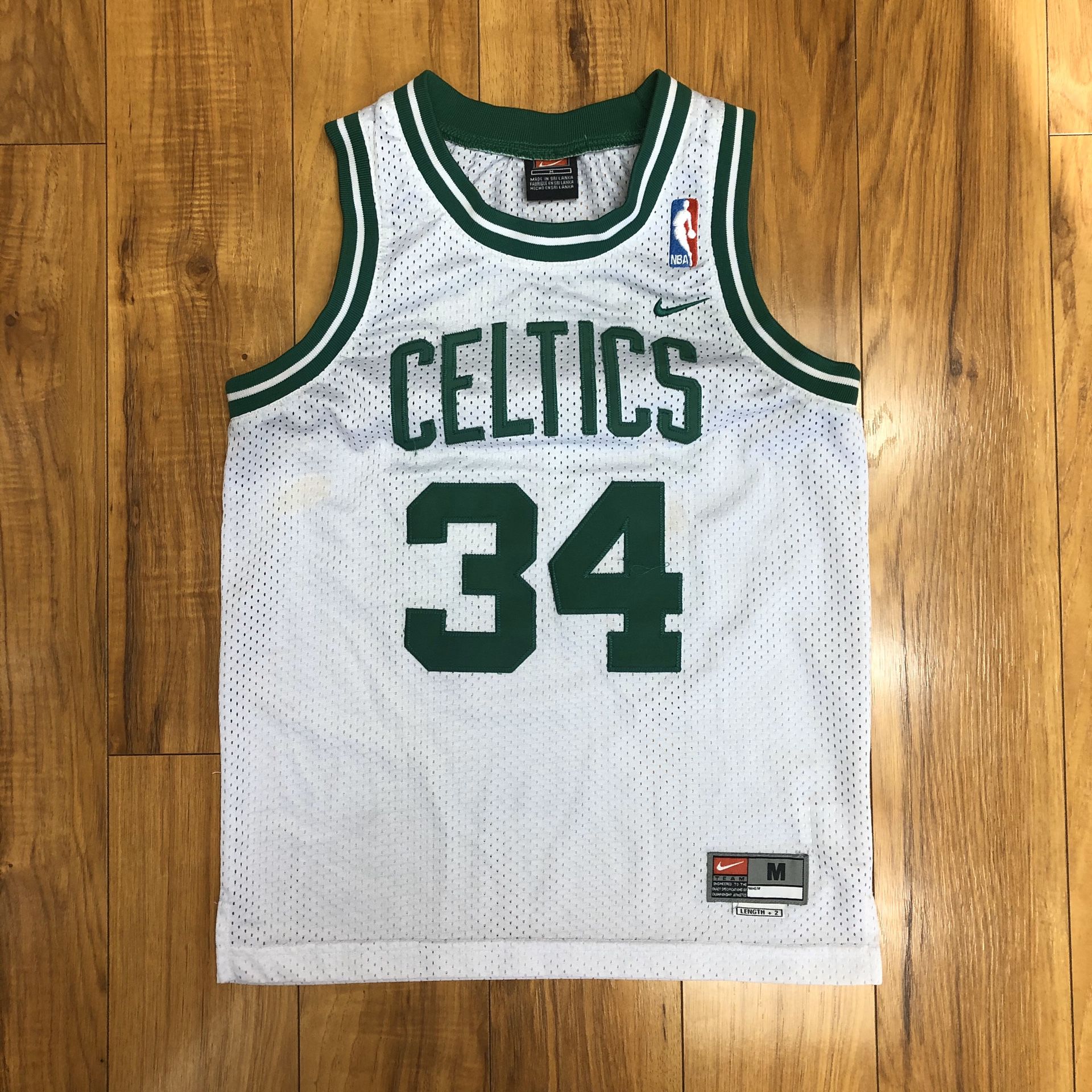 Vintage Paul Pierce Boston Celtics Nike NBA Jersey Youth Size Medium This jersey has minor stains on the front which are near the top right shoulde