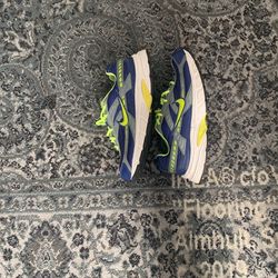 Size 9 Nike Initiators 