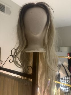 22” Long . 3 Blonde Wig Good Quality Hair. And Extensión Beautiful Color Ligth Golden Blonde Brown 