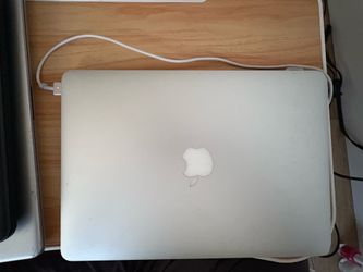 Apple MacBook Air Original price $1099 Selling for $400