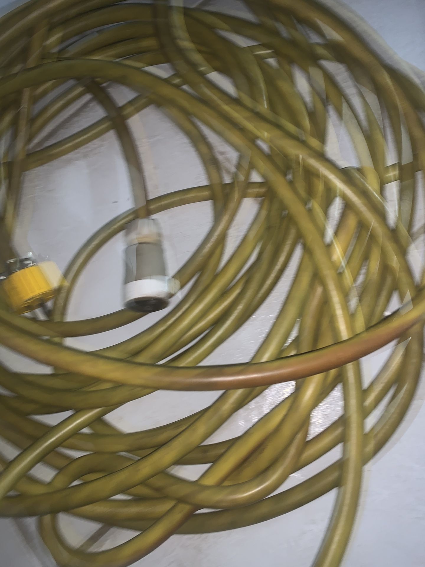 carol super vu-tron yellow lock in power cord 600 volt 100 ft