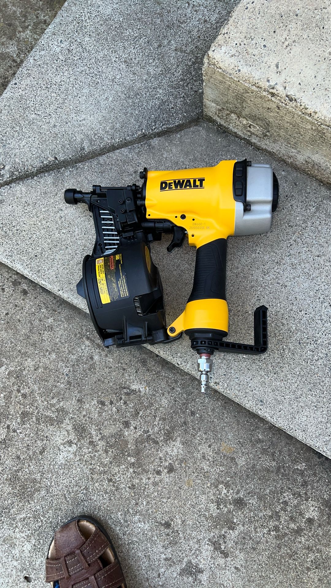Dewalt 15* Siding and Fencing Nailer Like New