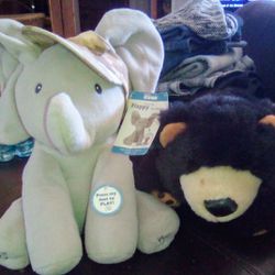 BABY GUND FLAPPY ELEPHANT PLAYS  Peekaboo AND SINGS  AND A BEAR PUPPET 