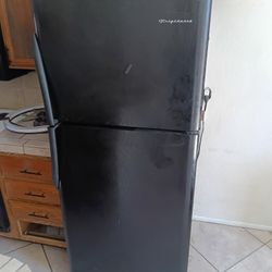 Fridgeaire Refrigerator 