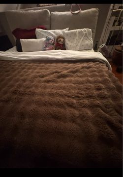 Like new california King tempurpedic with seated frame