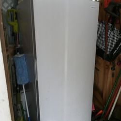 Freezer ( Frigidaire) 7ft.