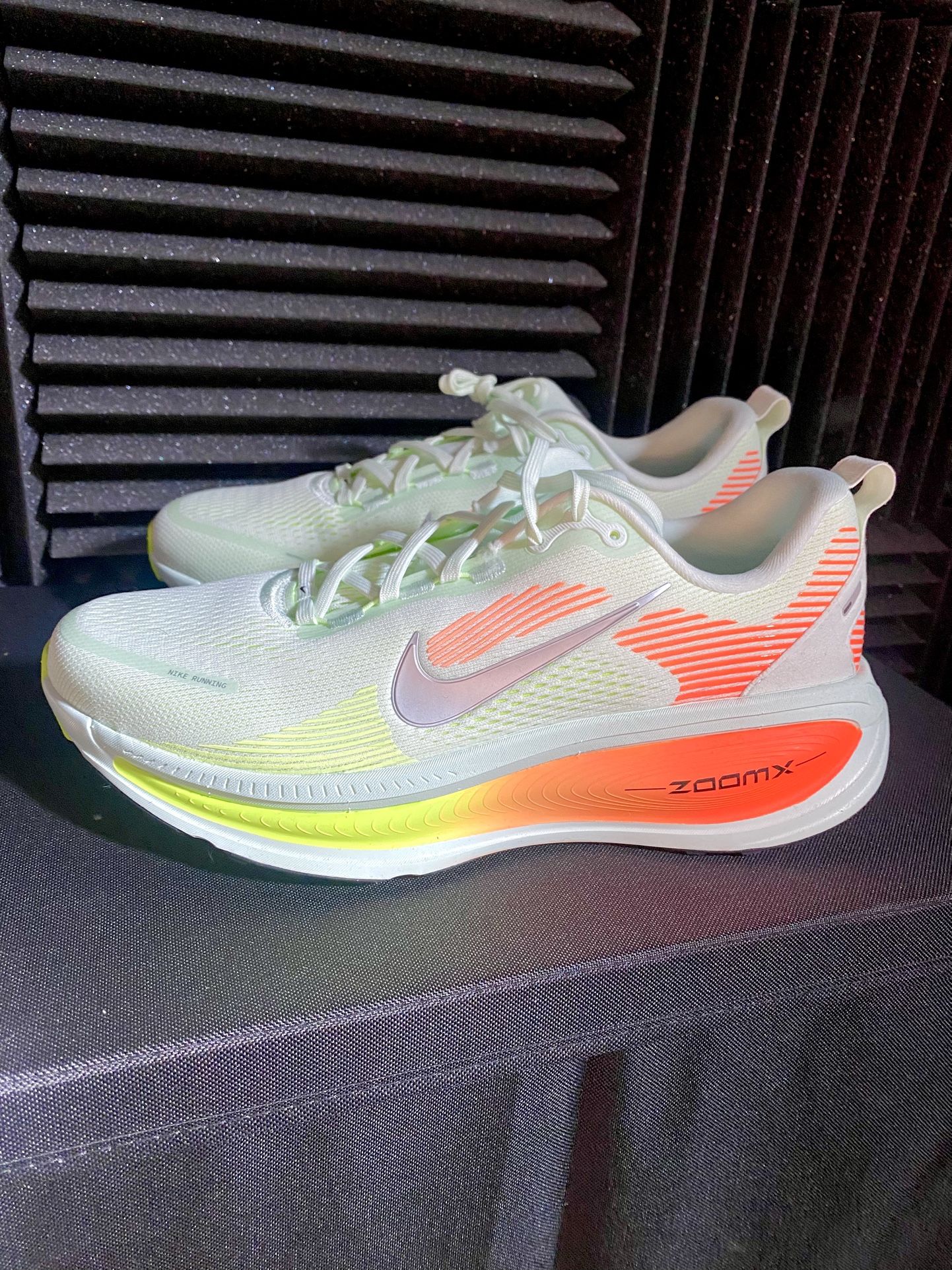 Nike Vomero 18 Hyper Crimson