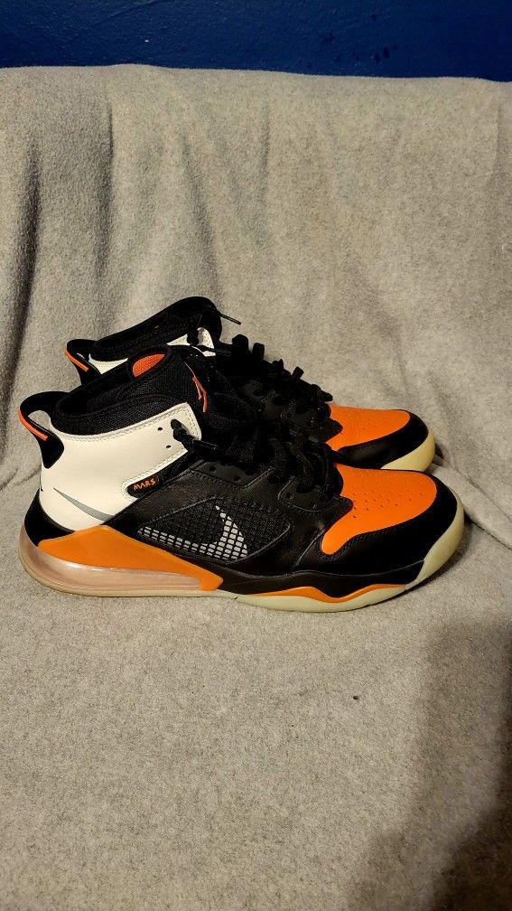 Jordan Mars 270 "Shattered Backboard" - Size 11.5 Mens