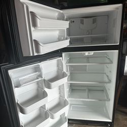 Working Blk Refrigerator 