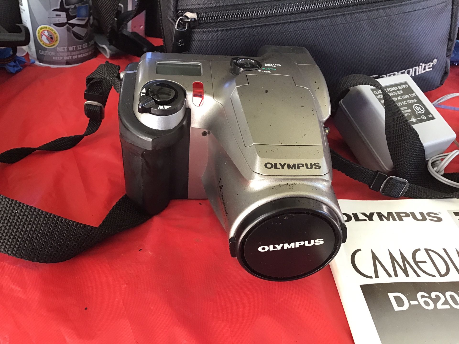 Olympus D – 620L Digital Camera Preowned Good Condition With A Nice Caring Bag And Charging Cable