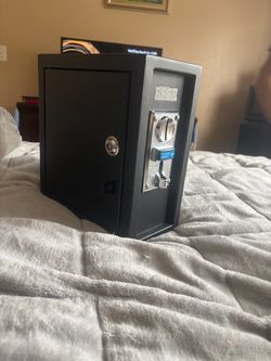 Laundry machines coin box
