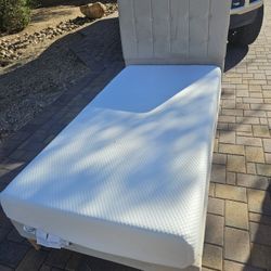 Twin Bed Set In Perfect Condition 