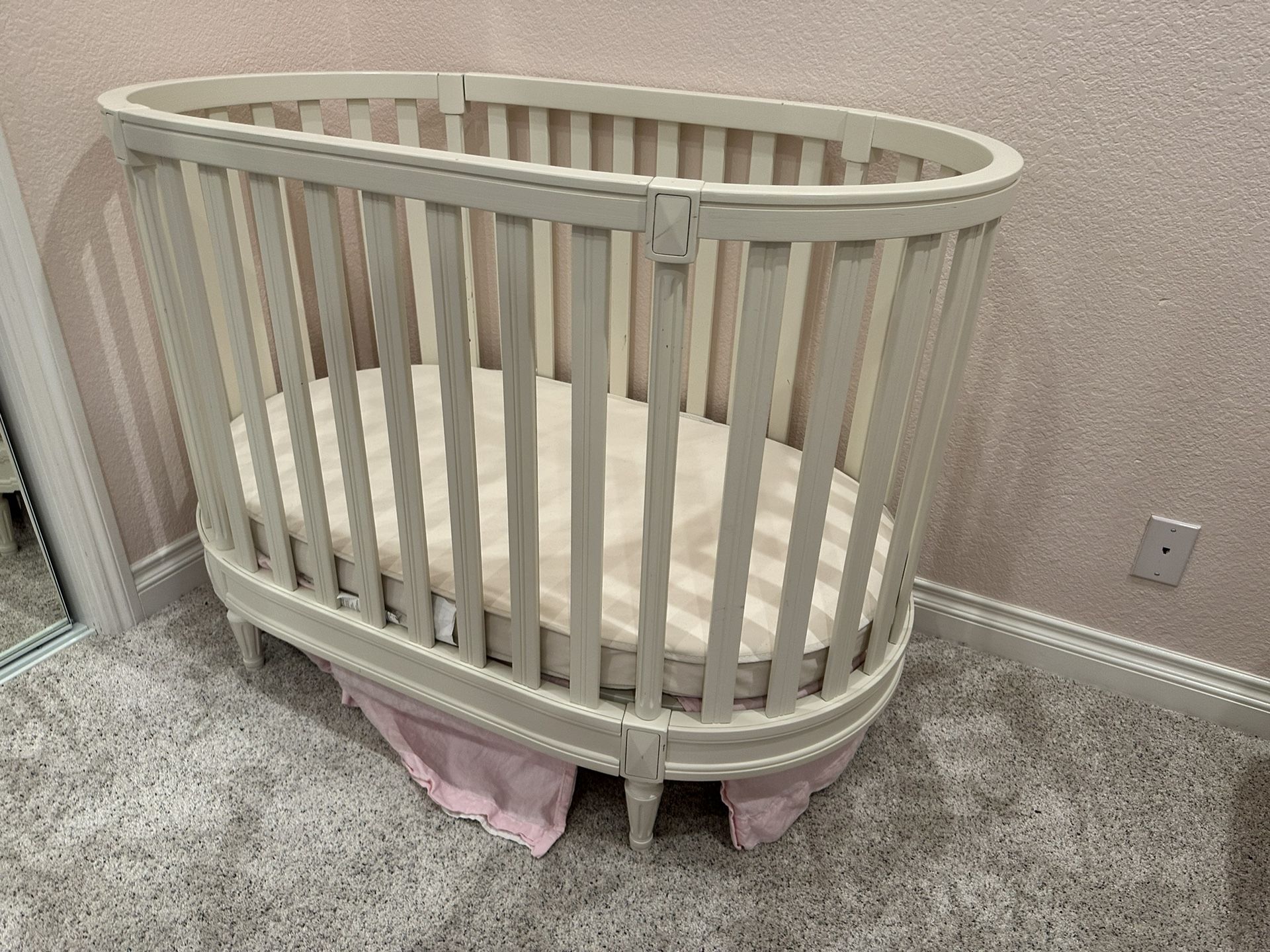 Blythe oval crib hotsell