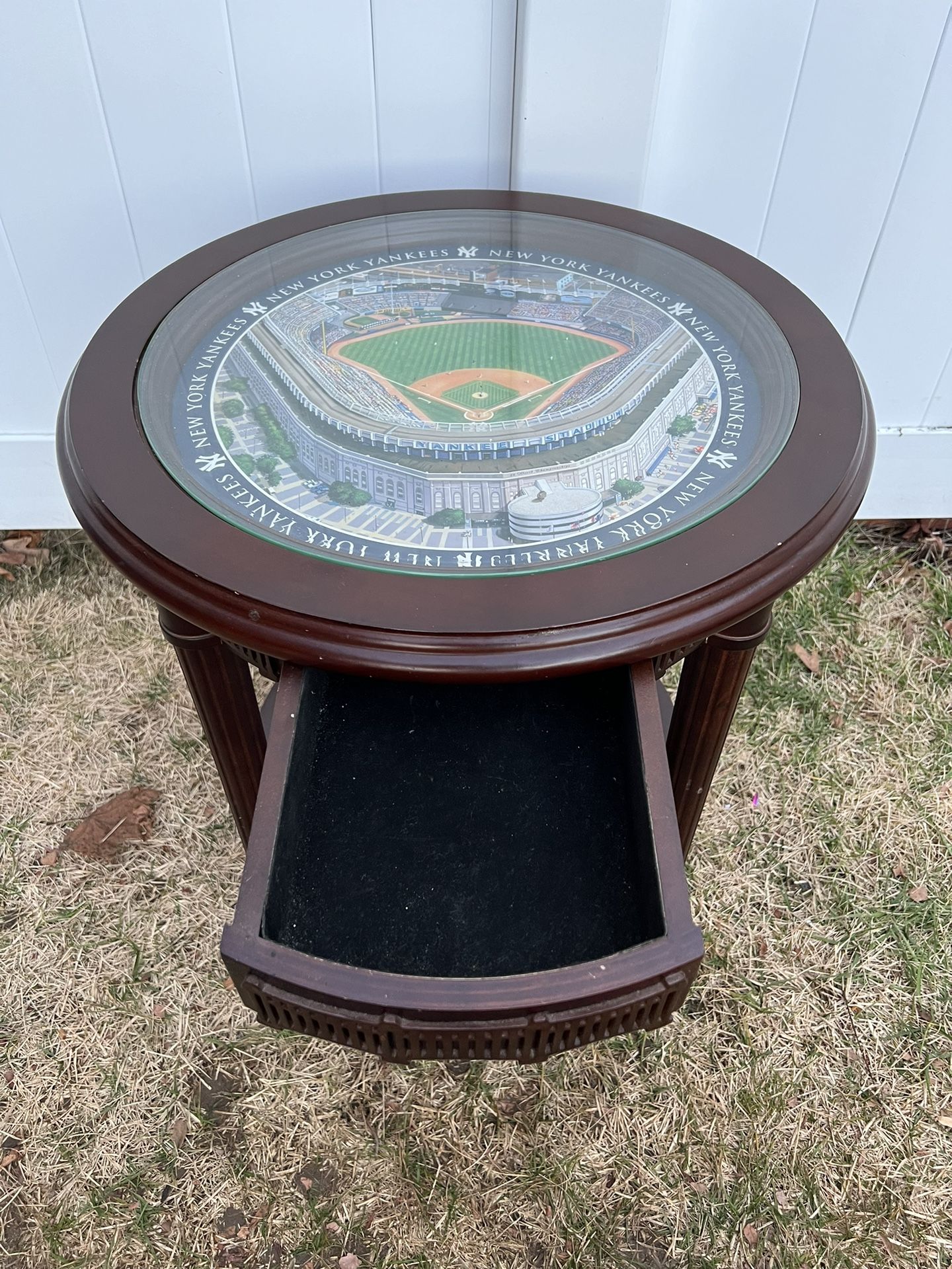 NY Yankees Wood end table with glass top and drawer