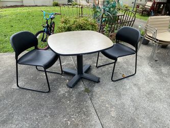 Table and 2 chair excellent condition