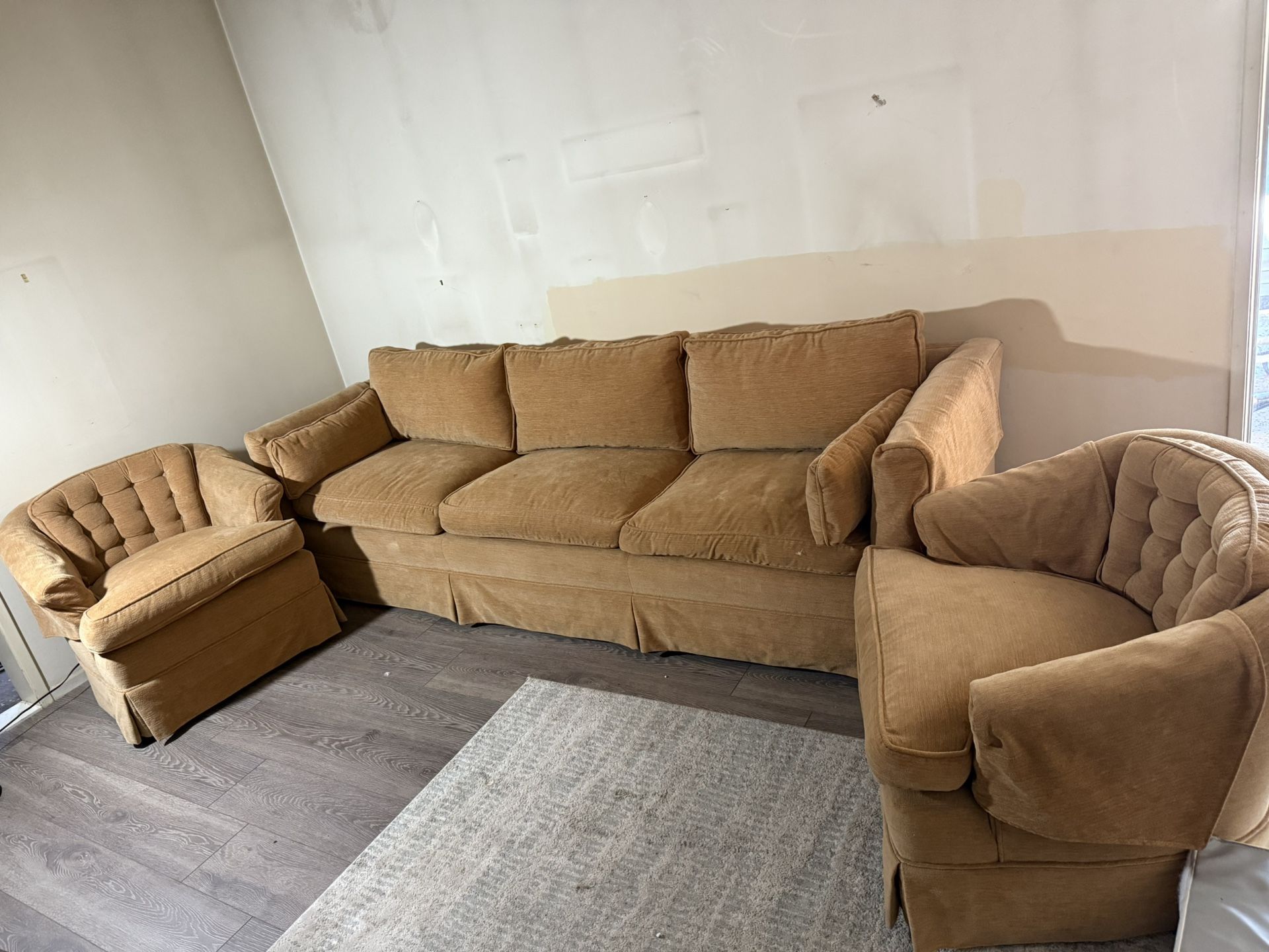 Vintage Couch And Chairs